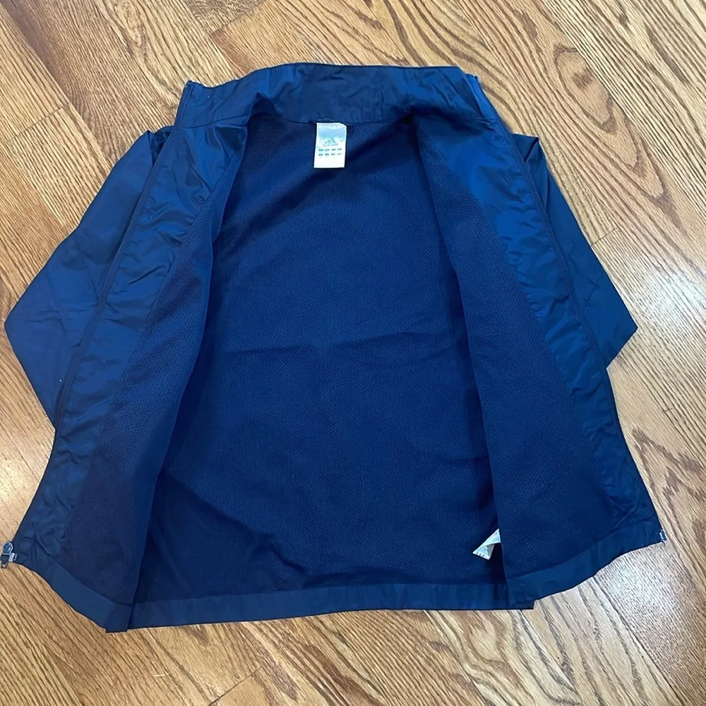 Youth Notre Dame Fighting Irish Adidas Zip Up Windbreaker/Jacket. Size S 8-10.